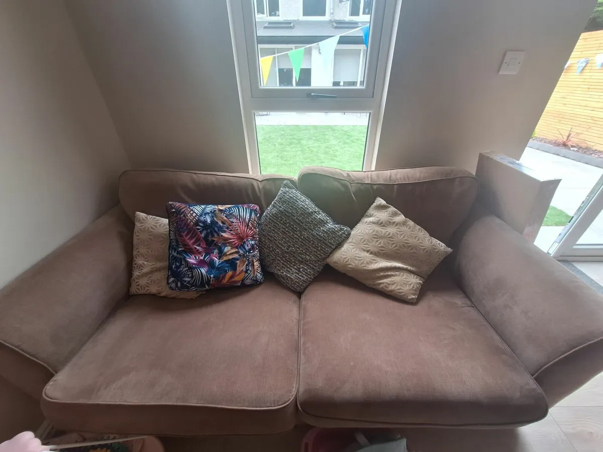 Family couch-v comfortable - Image 1
