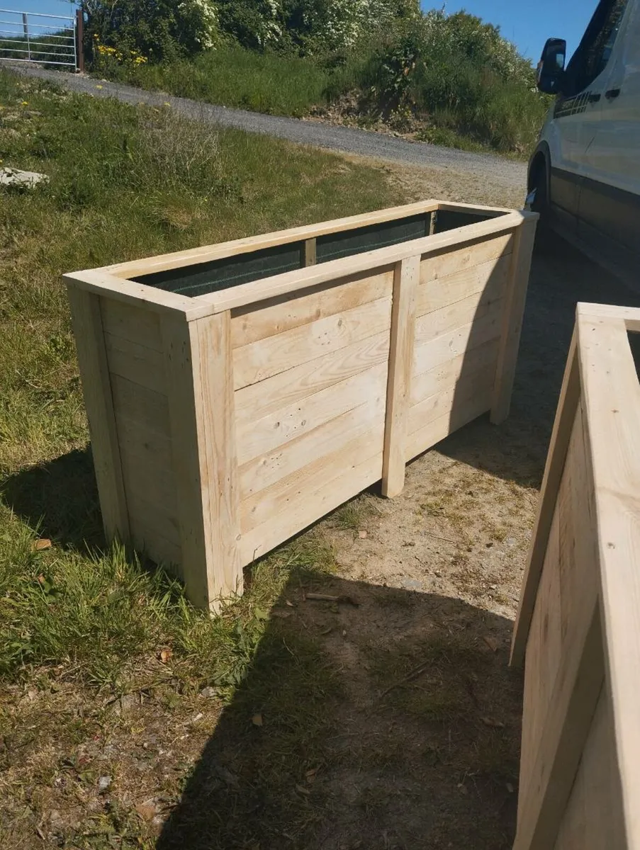 Handmade rustic garden planters - Image 2