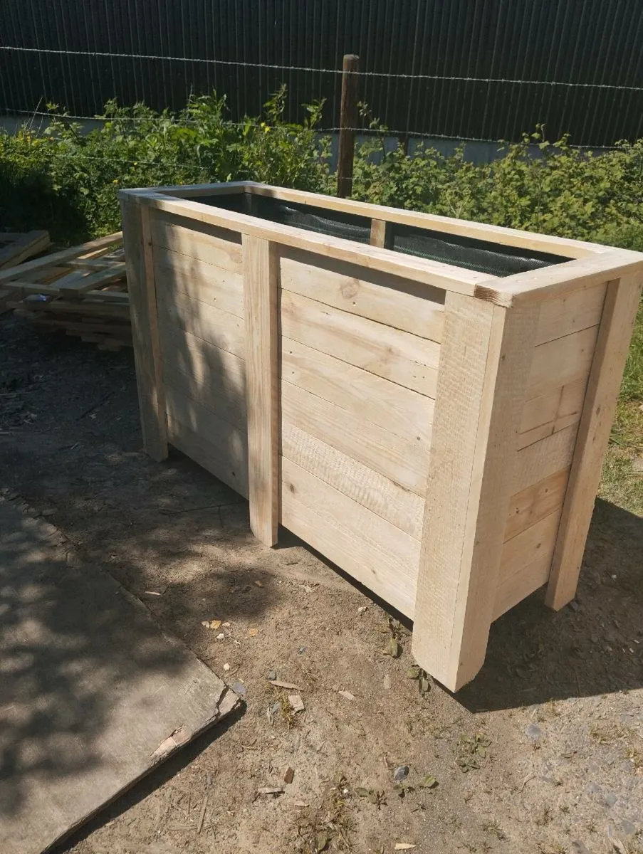 Handmade rustic garden planters - Image 3