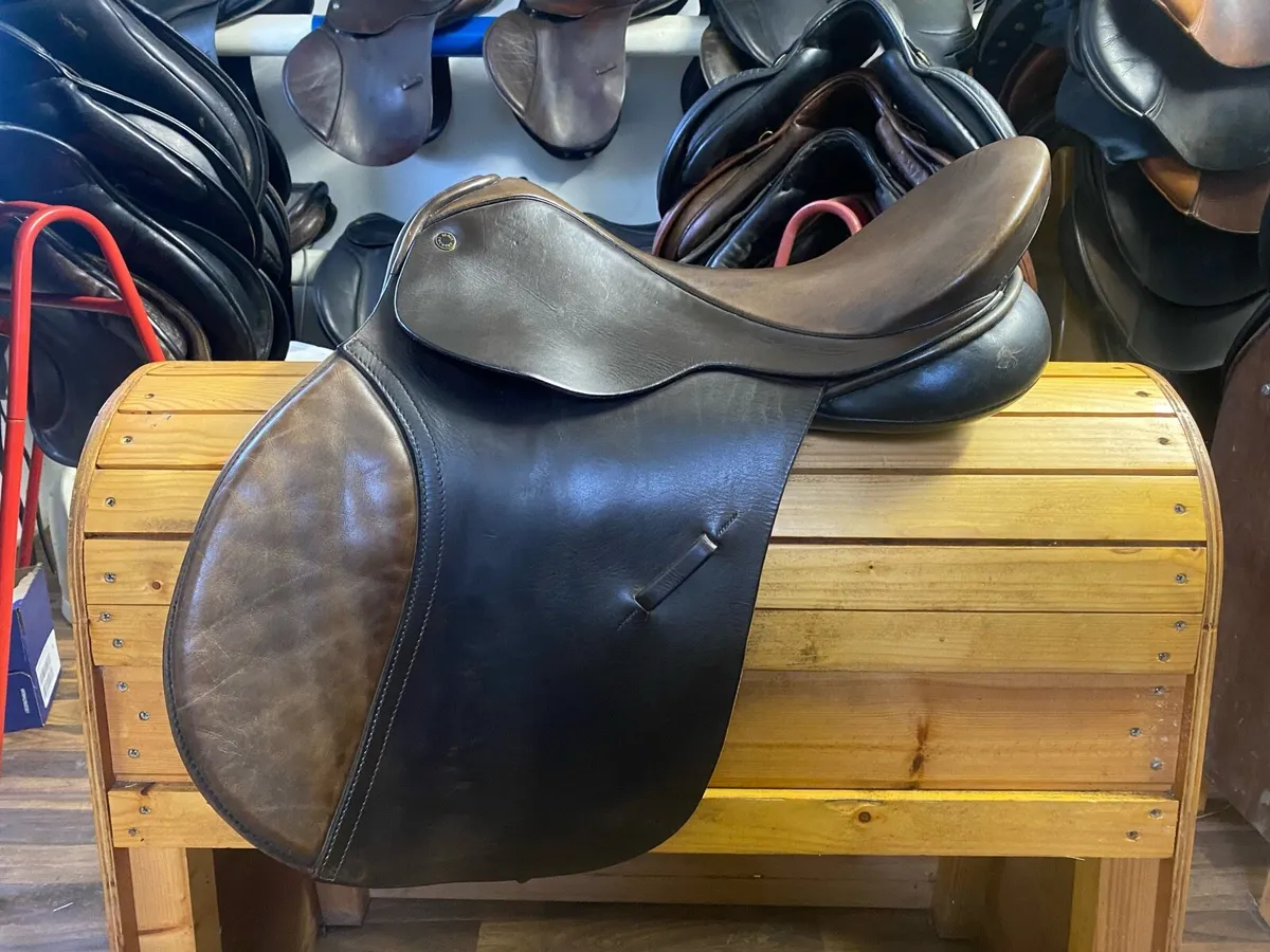 Black county brown 17” Leather saddle - Image 1