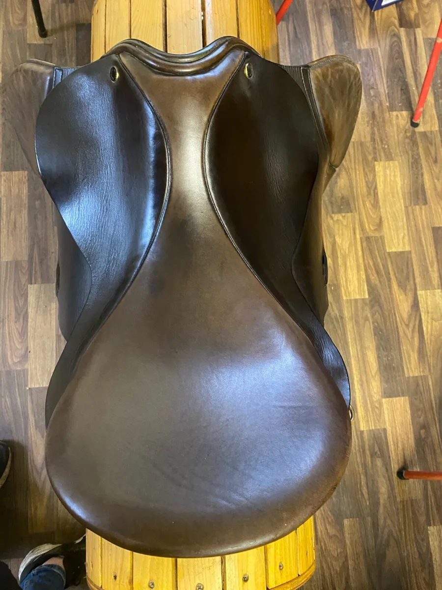 Black county brown 17” Leather saddle - Image 3