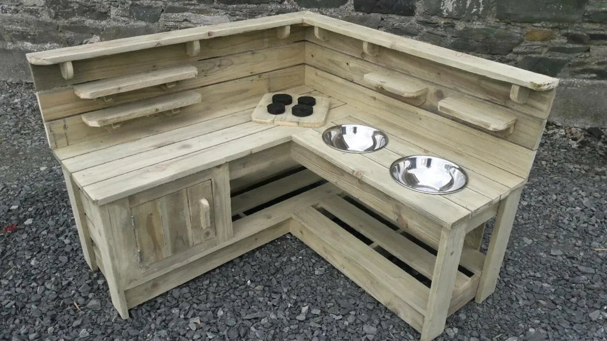 Handmade mud kitchen - Image 1