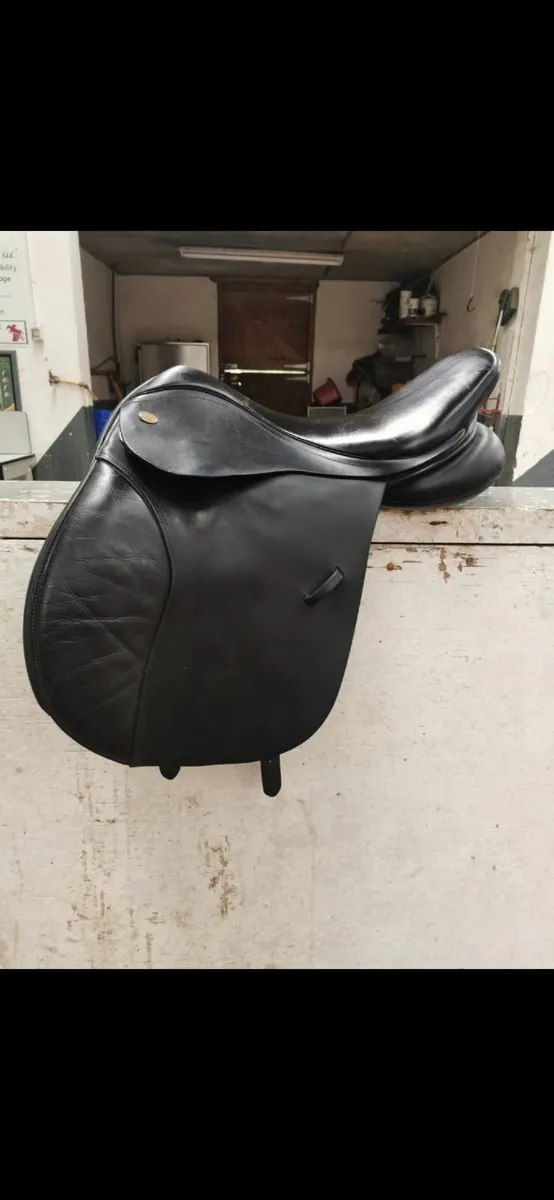 17.5in Kent & Masters Cob GP Saddle - Image 1