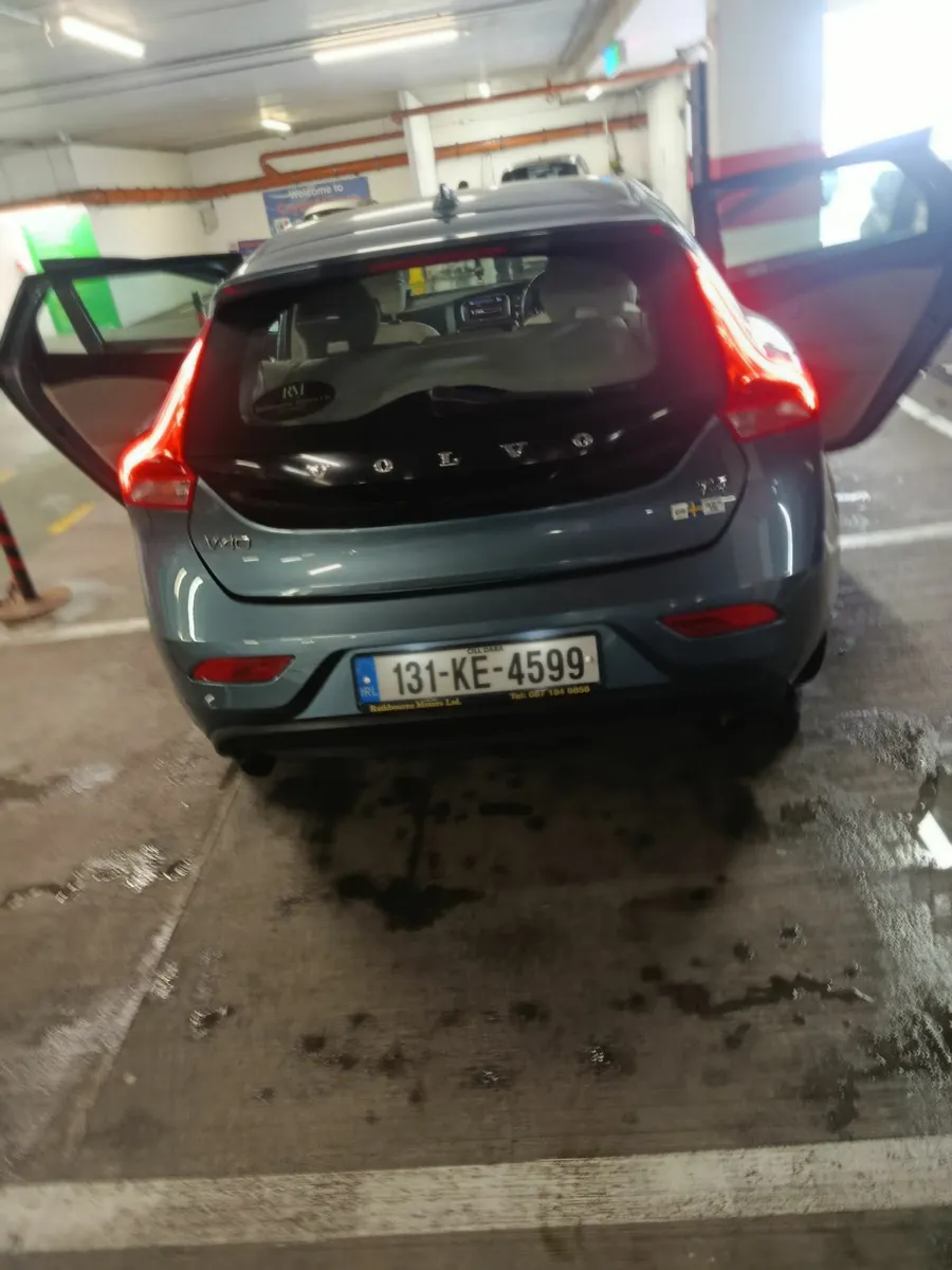 Car - Image 3