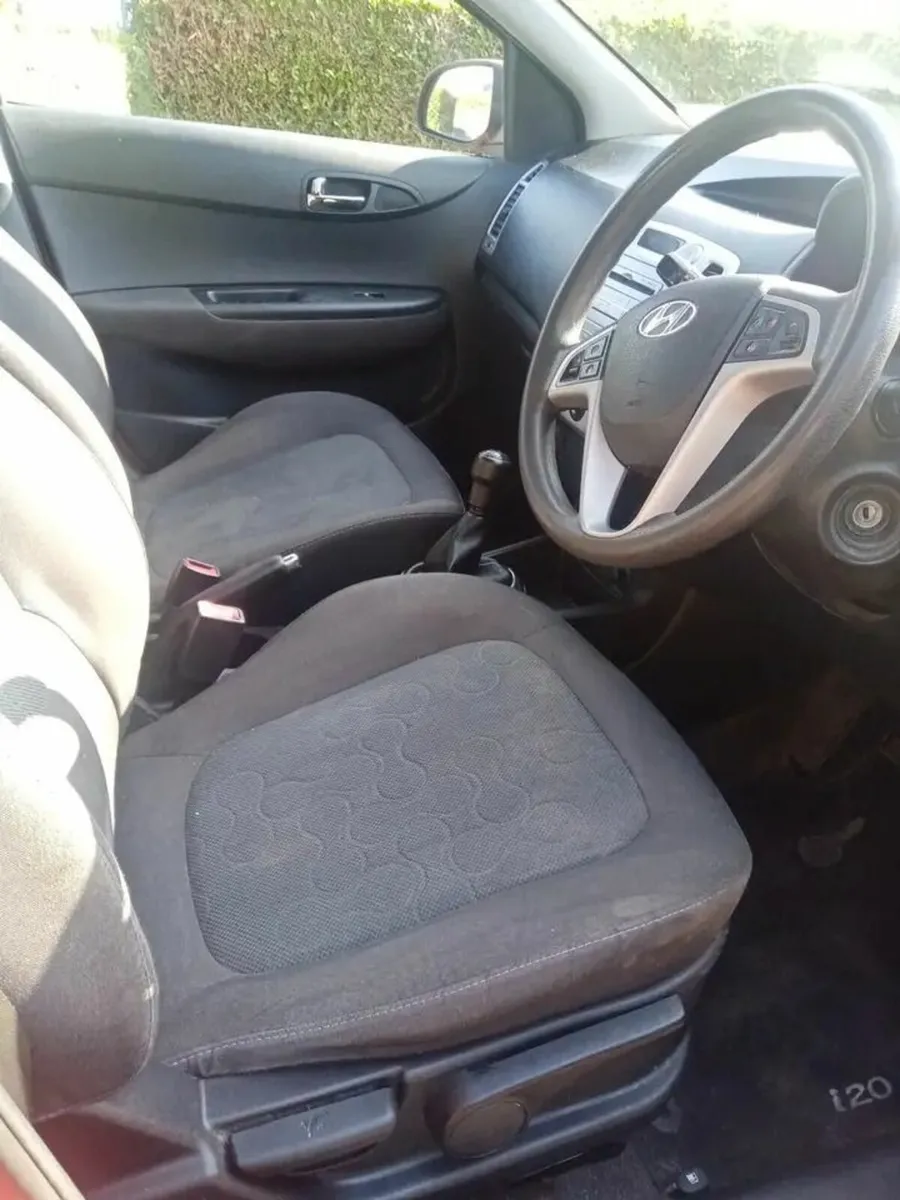 Hyundai i20 2010 - Image 2