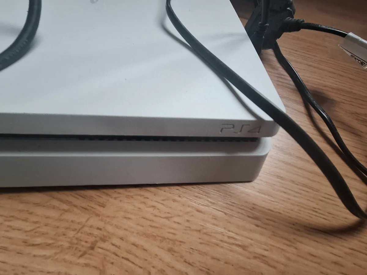 Play station 4 - Image 2
