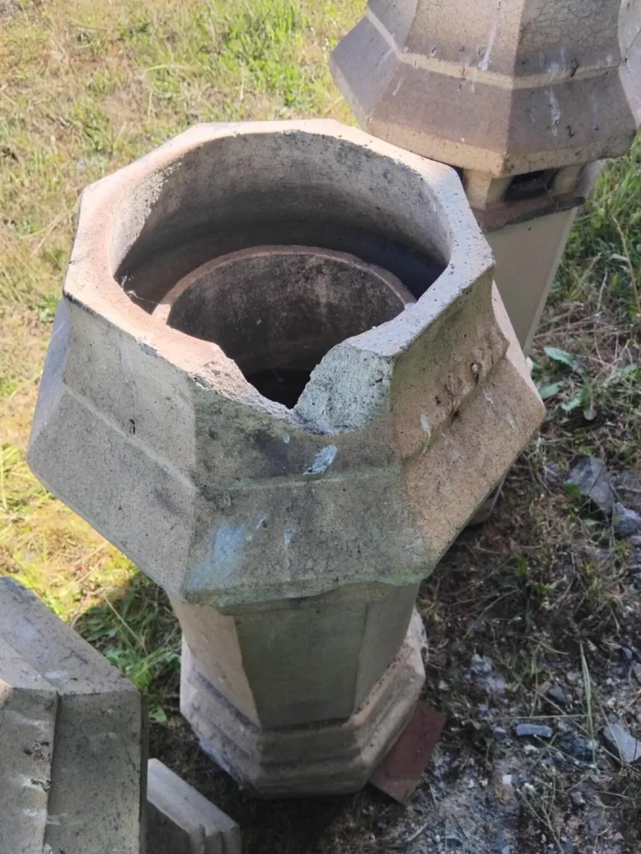 2 Pairs of Old Victorian Hexagan Chimney Pots - Image 2