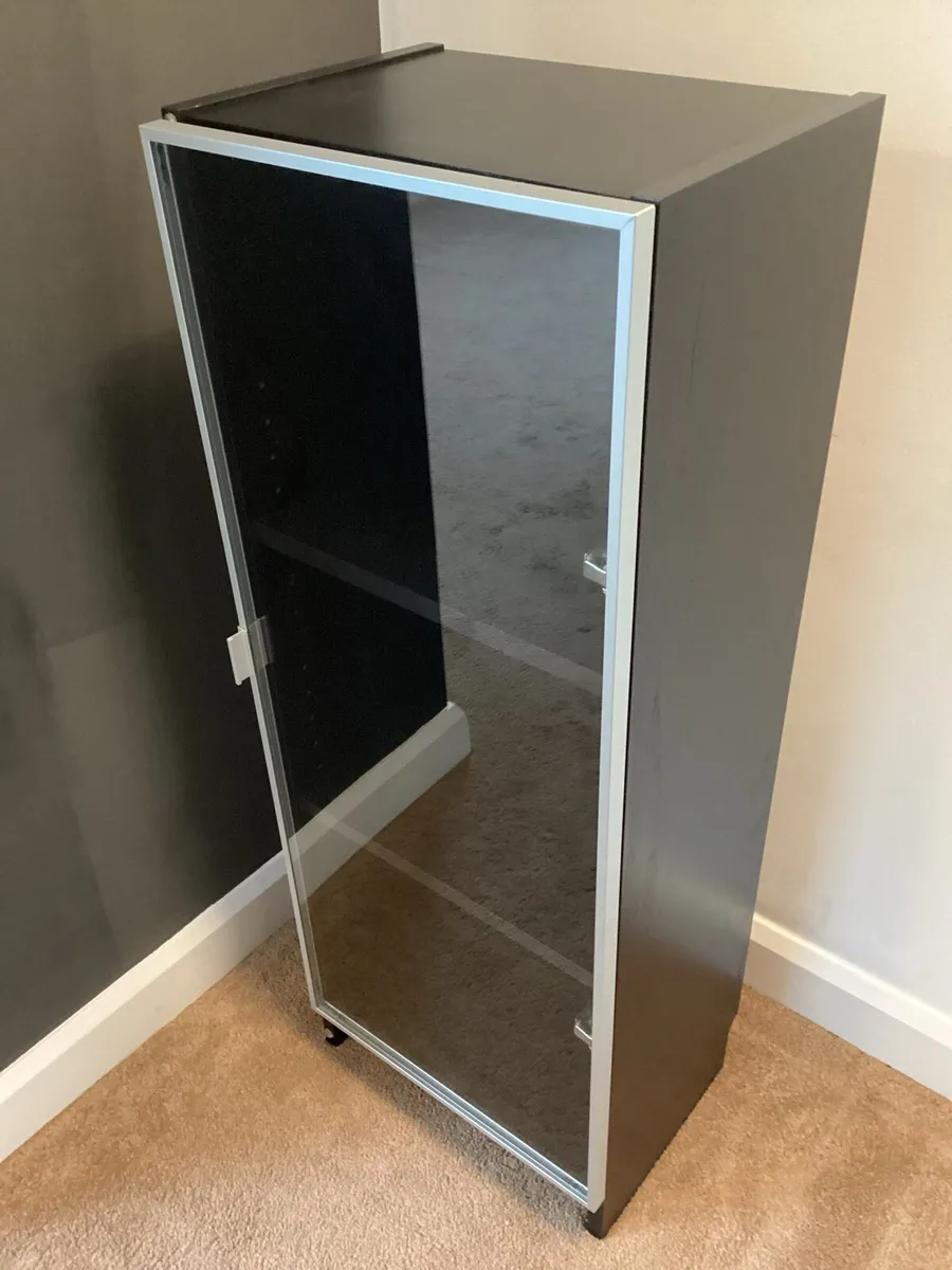 Cabinet - Image 1