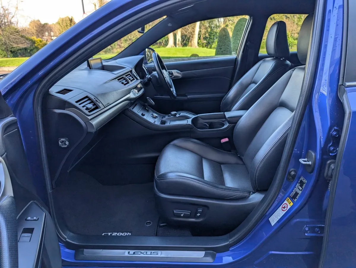 LEXUS CT200H F-SPORT AUTOMATIC HYBRID - Image 3
