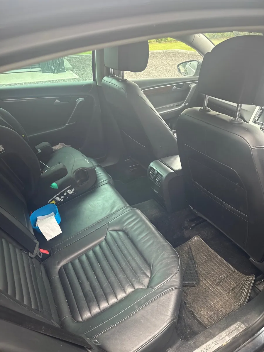 Volkswagen Passat 2014 - Image 2