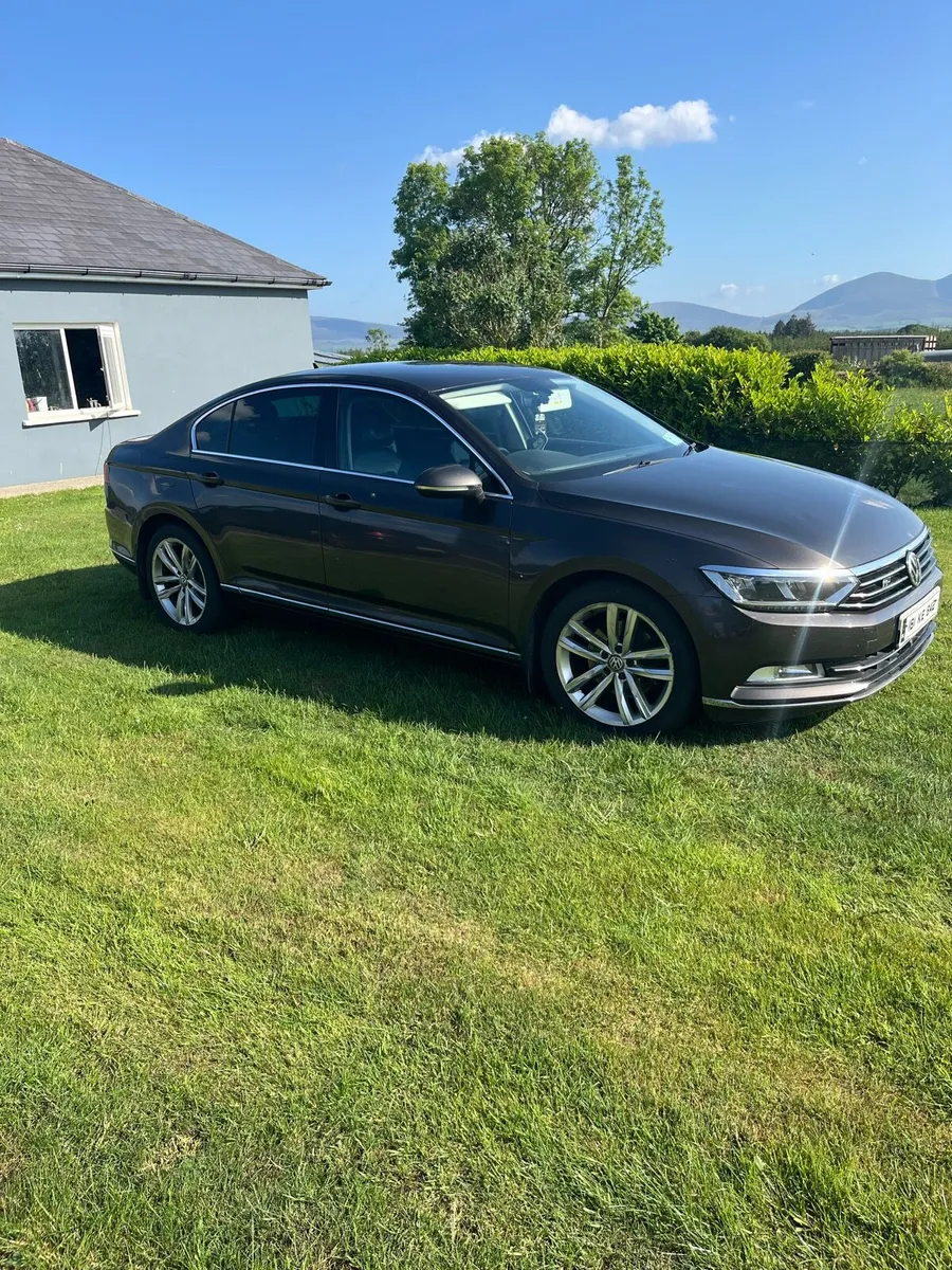 R-Line Volkswagen Passat - Image 1