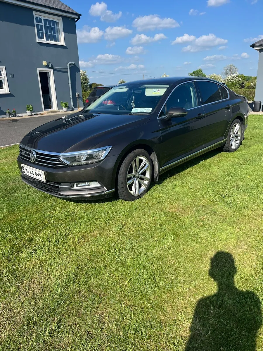 R-Line Volkswagen Passat - Image 3