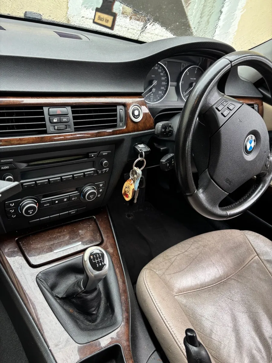 BMW 3-Series 2009 - Image 1