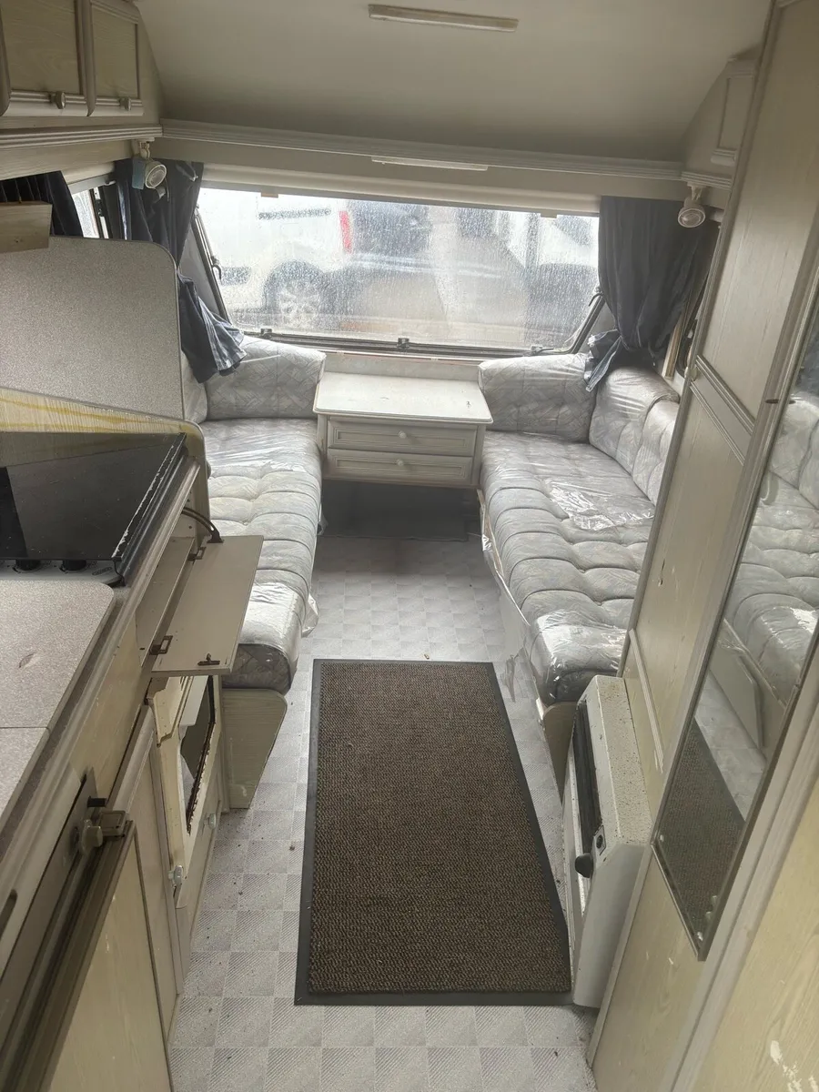 Caravan - Image 4