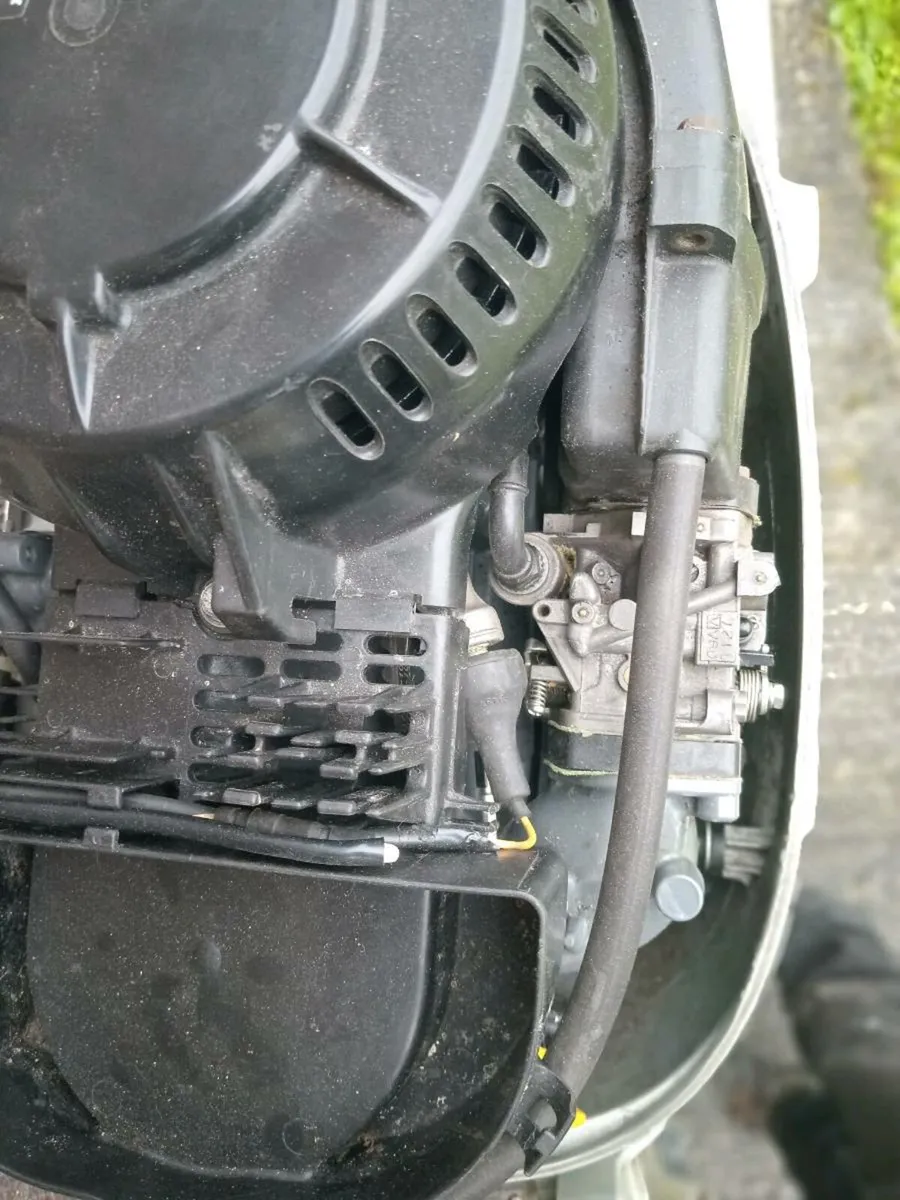 2 outboard for parts or repair 20hp & 15hp Honda - Image 3