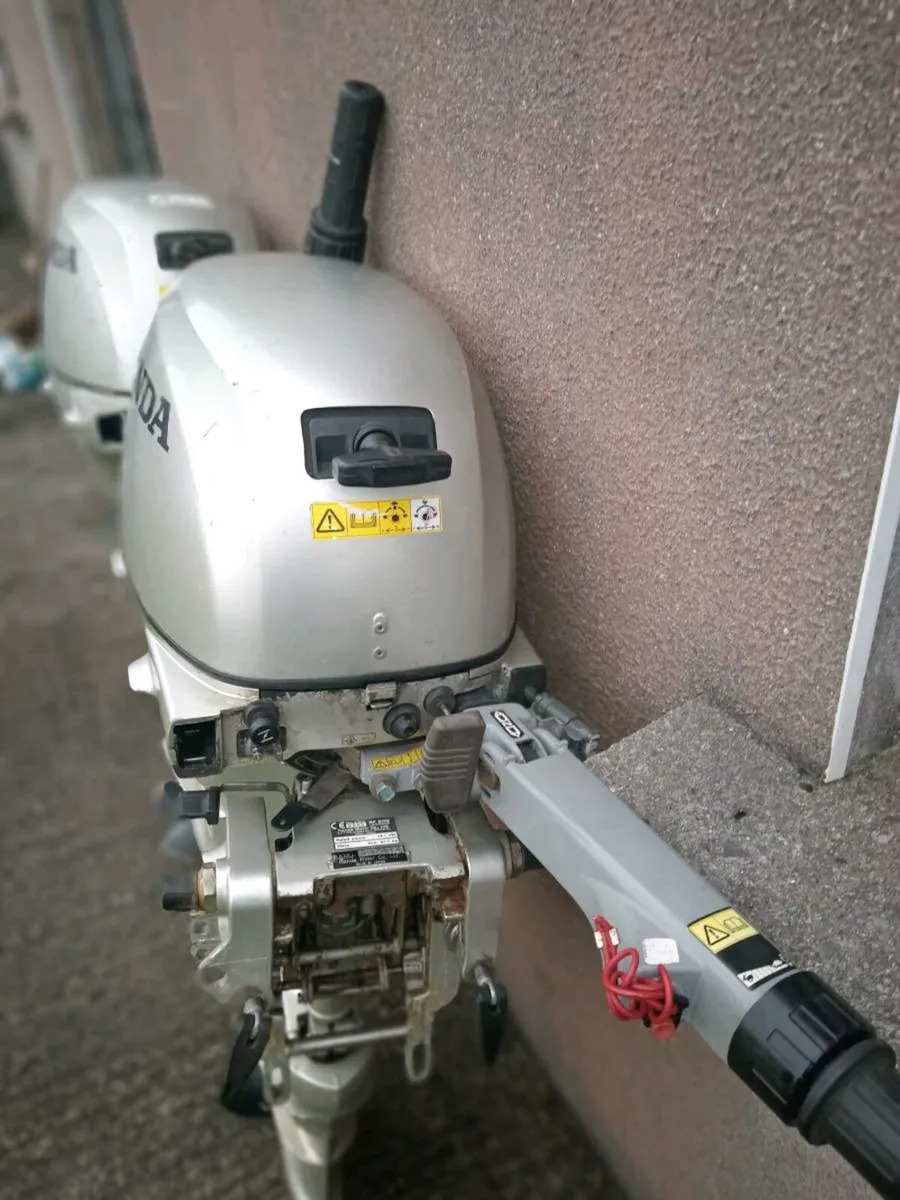 2 outboard for parts or repair 20hp & 15hp Honda - Image 4
