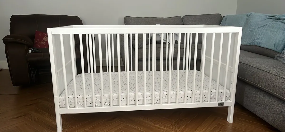 Baby cot - Image 1
