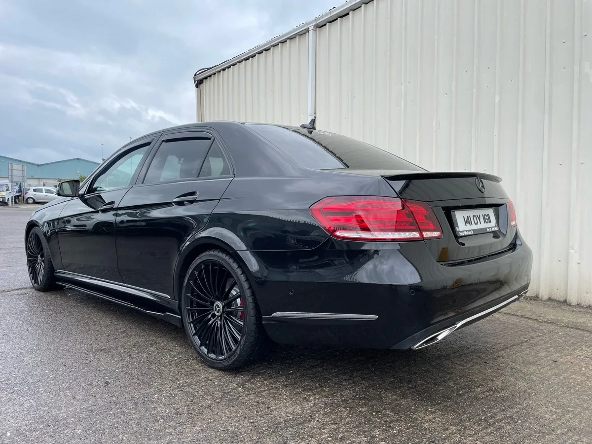 Mercedes Benz E220 - Image 2