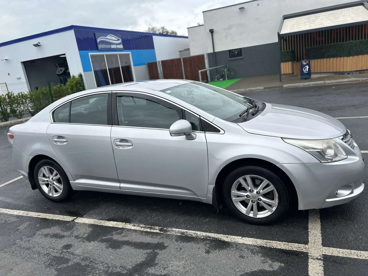 Toyota avensis 2009 - Image 2