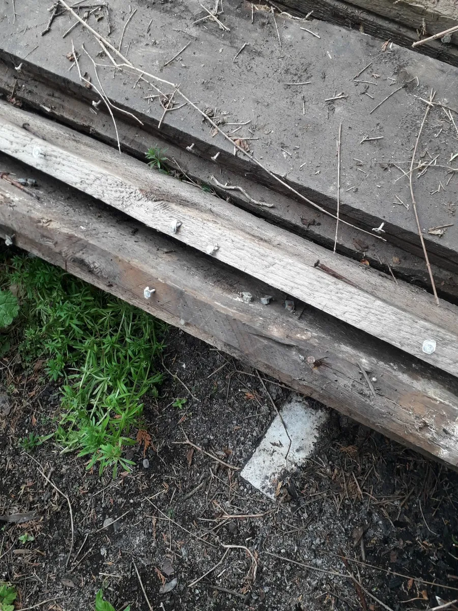 20x7ft x 9inchx1,5inch planks/timber 20e the lot - Image 4