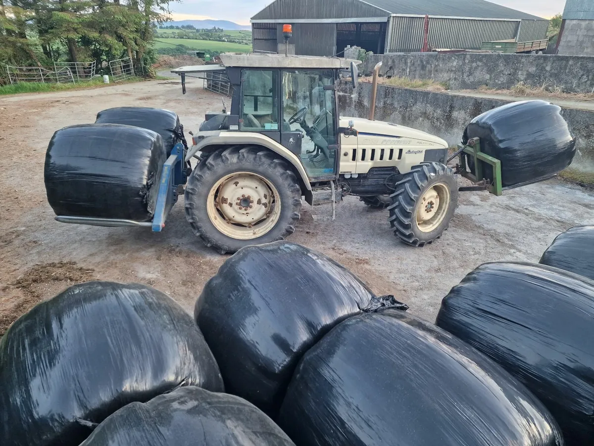 Bale drawing haulage - Image 1
