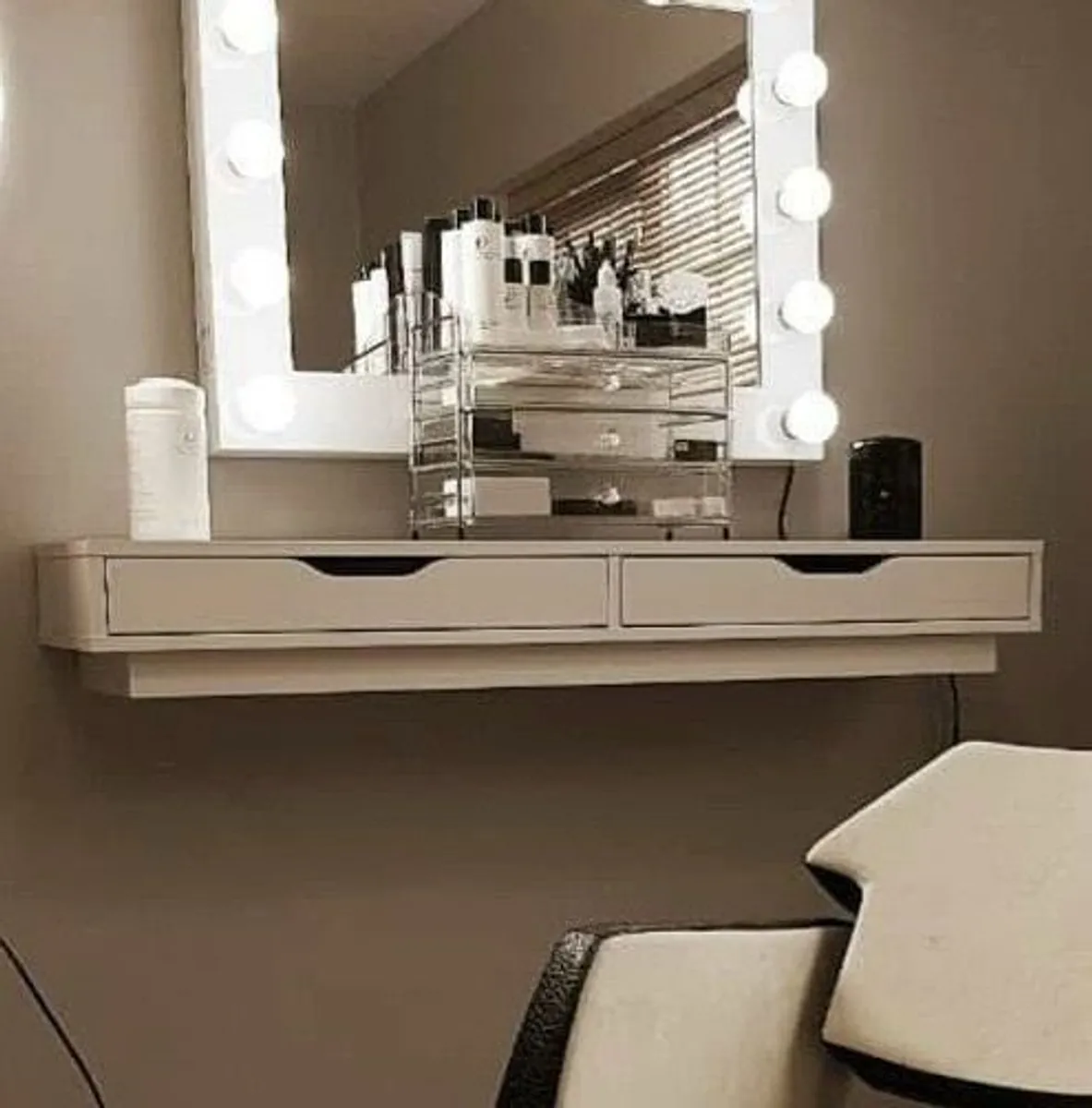 wall shelf - Image 1