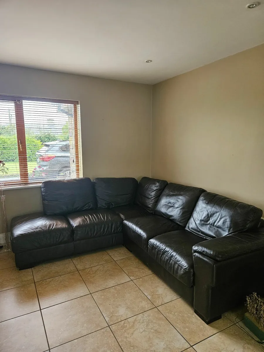 8ftx7ft black leather couch - Image 1