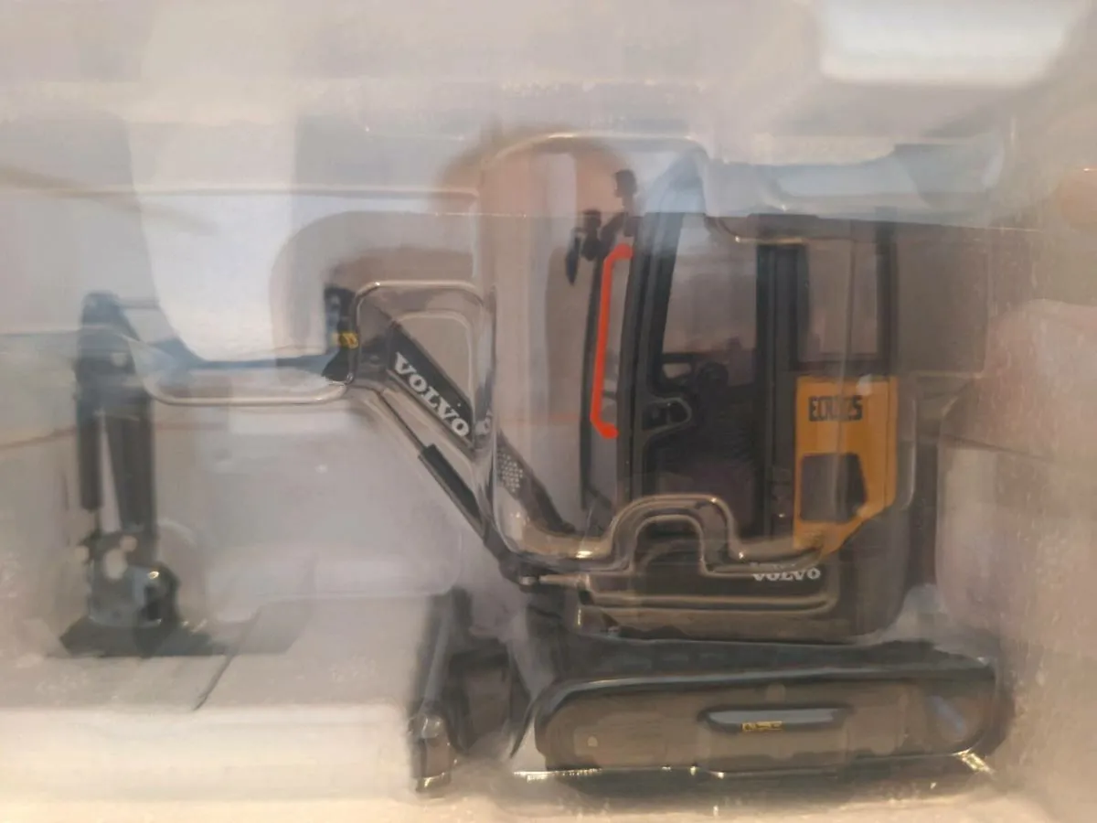 1 32 scale - Image 4