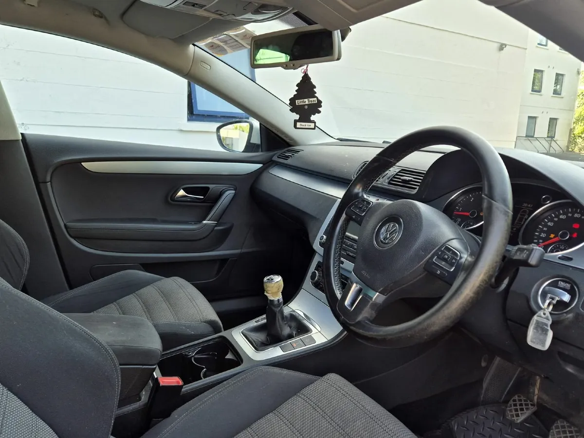 Volkswagen Passat 2010 - Image 4