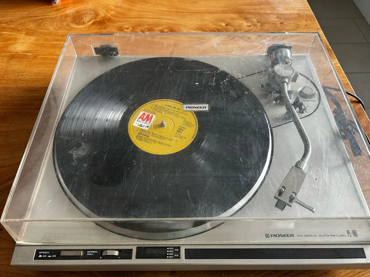 Record Player - Image 2