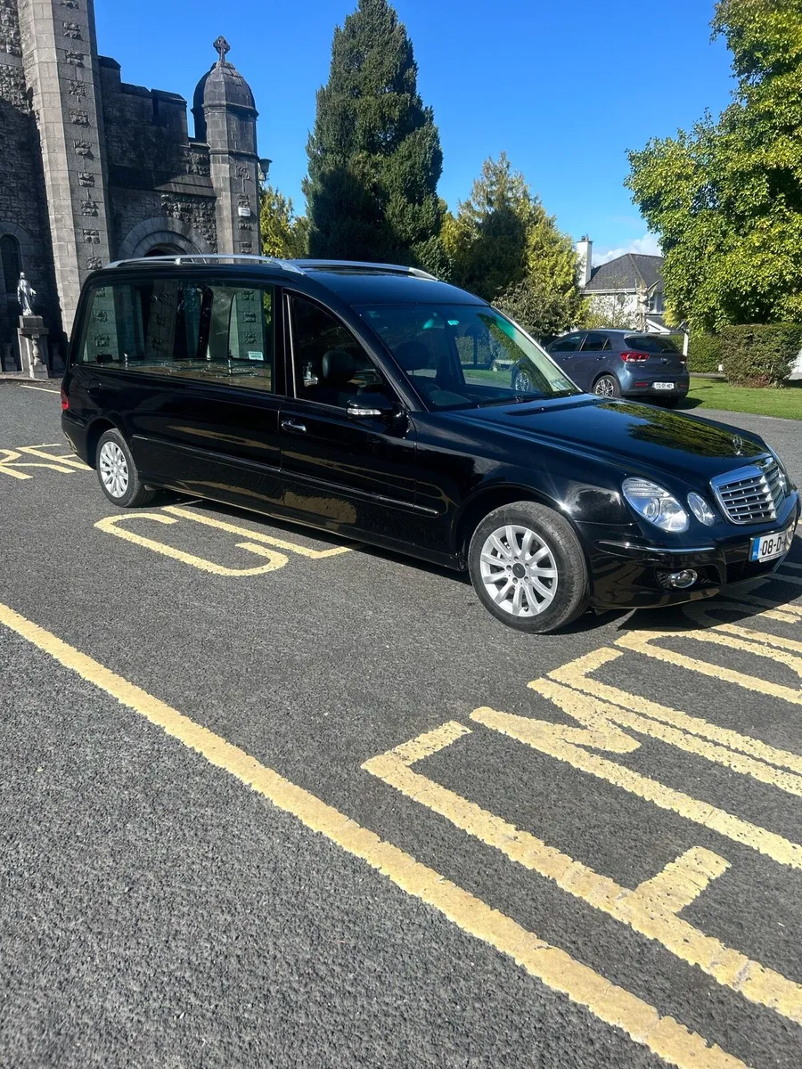 Mercedes Benz hearse - Image 3
