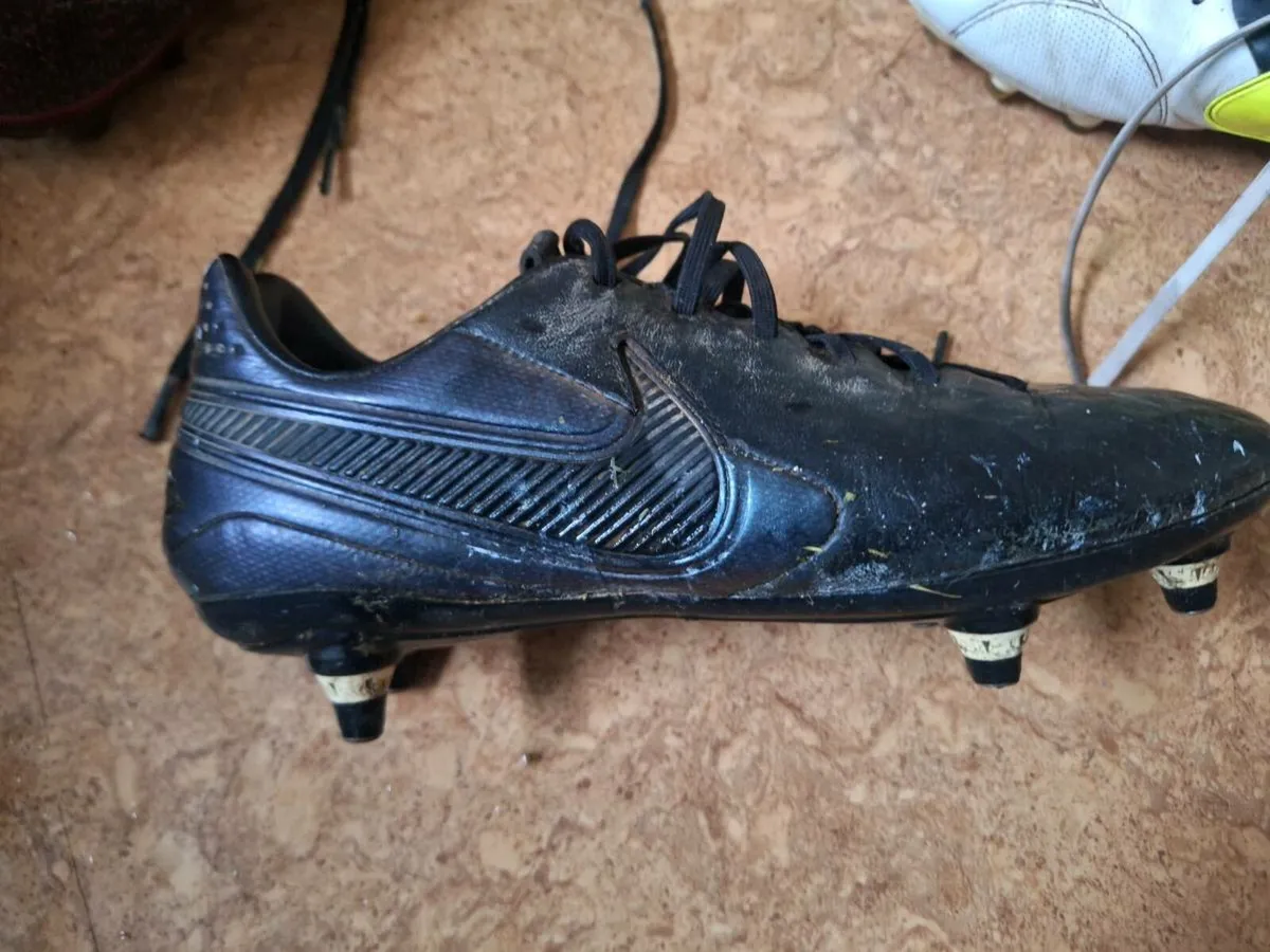Football boots - Image 1