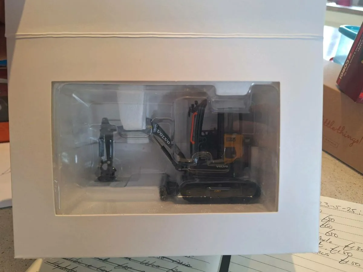 1 32 scale - Image 1