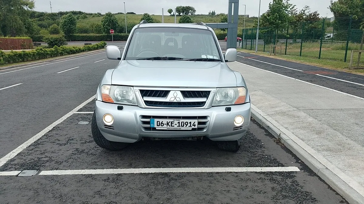 2006 Mitsubishi Pajero CrewCab - Image 2