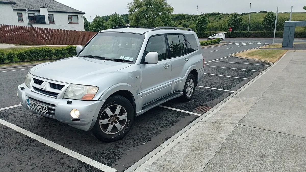 2006 Mitsubishi Pajero CrewCab - Image 3