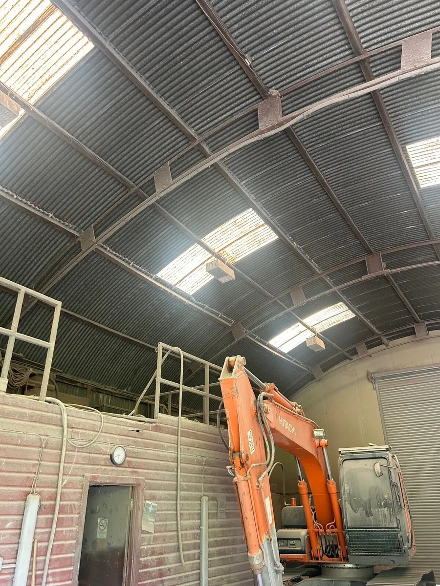 Shed /Garage - Image 4