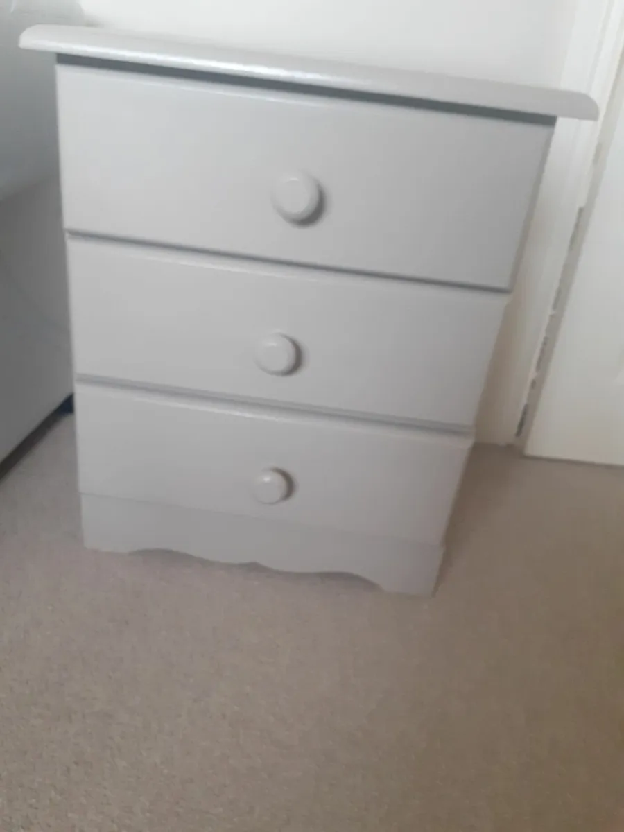 Locker.....3-drawer, wood. - Image 1