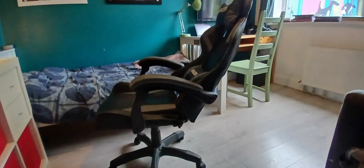 Bizzia Gaming Chair - Grey and Black - Image 4