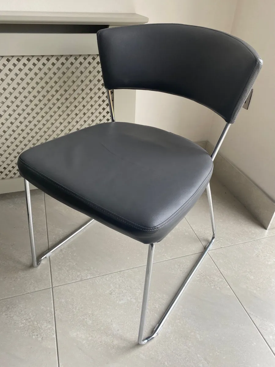 Round glass dining table & 4 chairs - Image 3