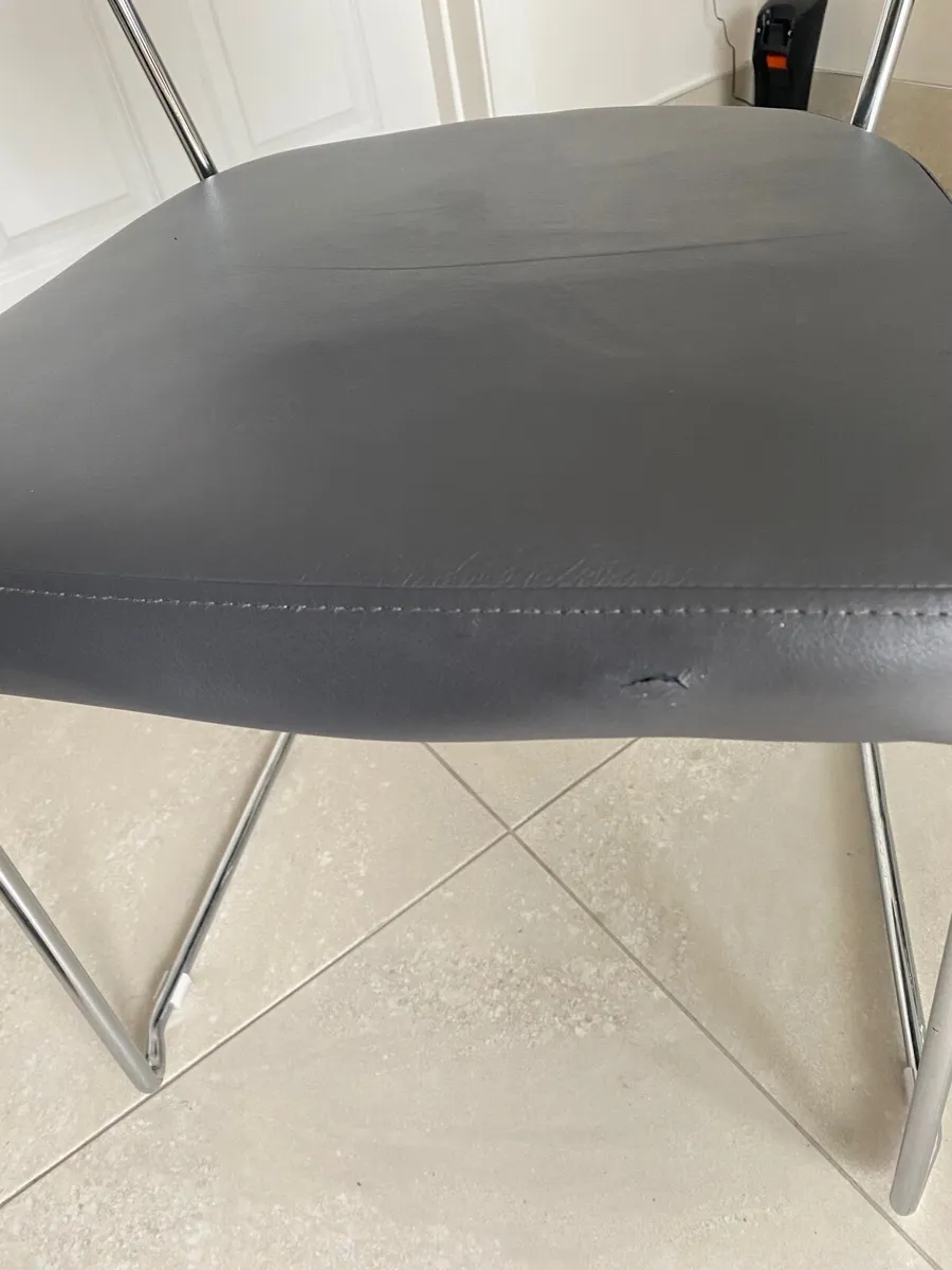 Round glass dining table & 4 chairs - Image 4
