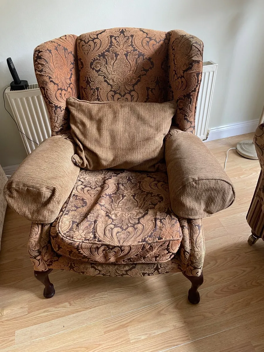 Arm chair/ wanted gone ASAP. Pick up only. - Image 1