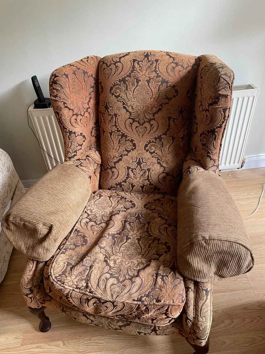 Arm chair/ wanted gone ASAP. Pick up only. - Image 4