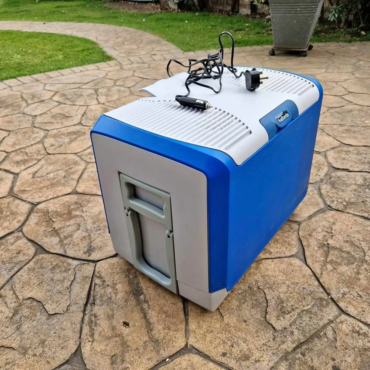 Halfords 40 Litre Mains and 12V & 24V Coolbox - Image 1