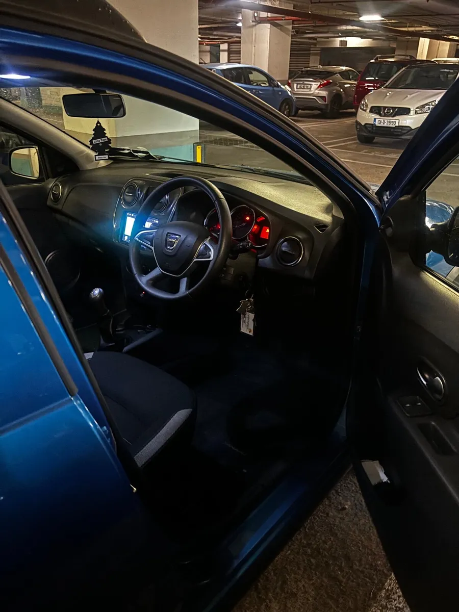 Car - Image 2