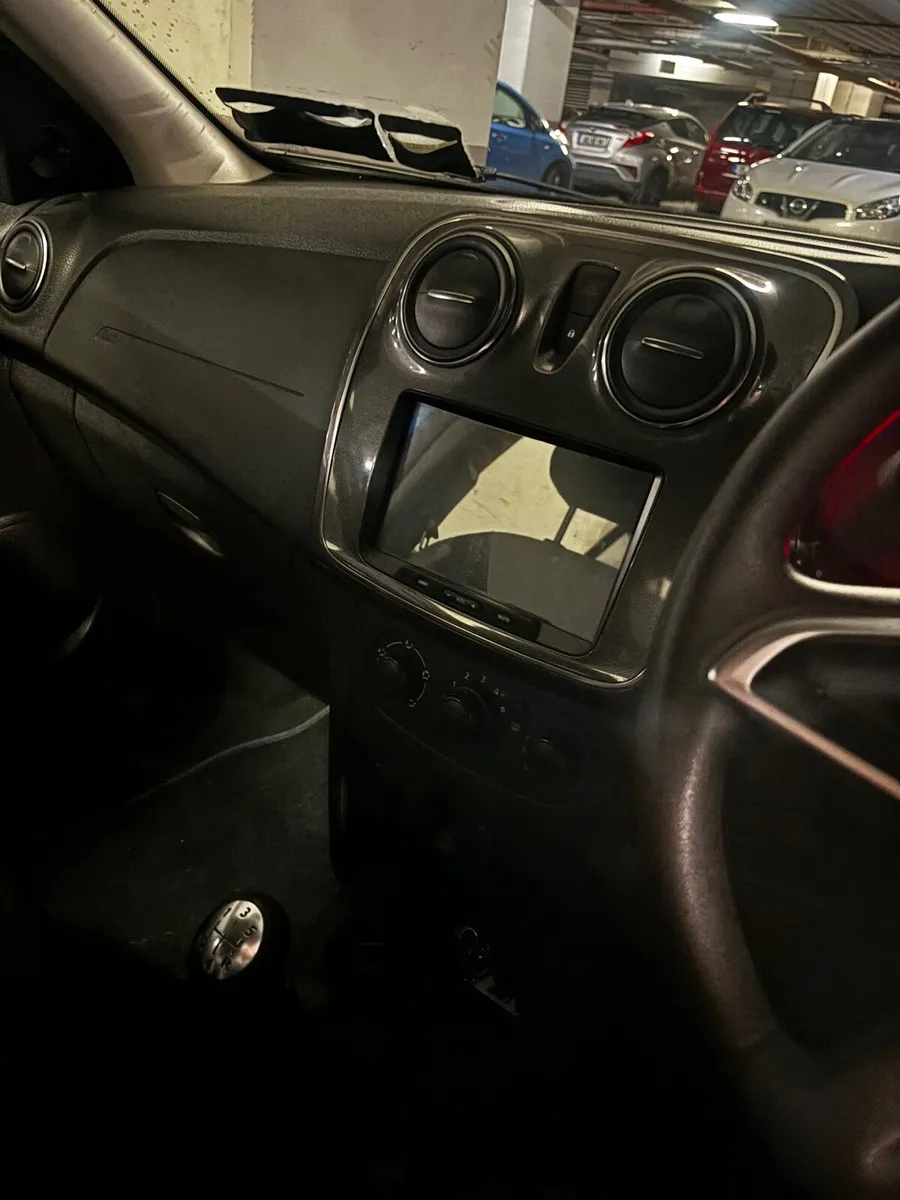 Car - Image 4