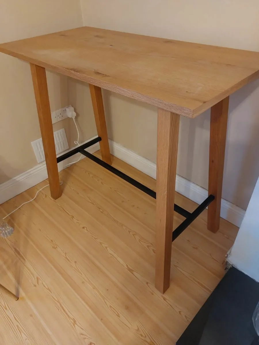 Breakfast bar and 2 bar stools - Image 2