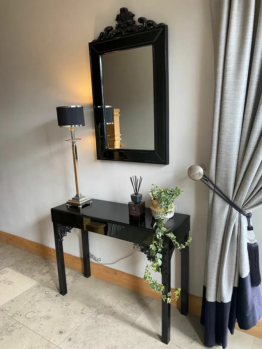 Black gloss Console table and Mirror - Image 1