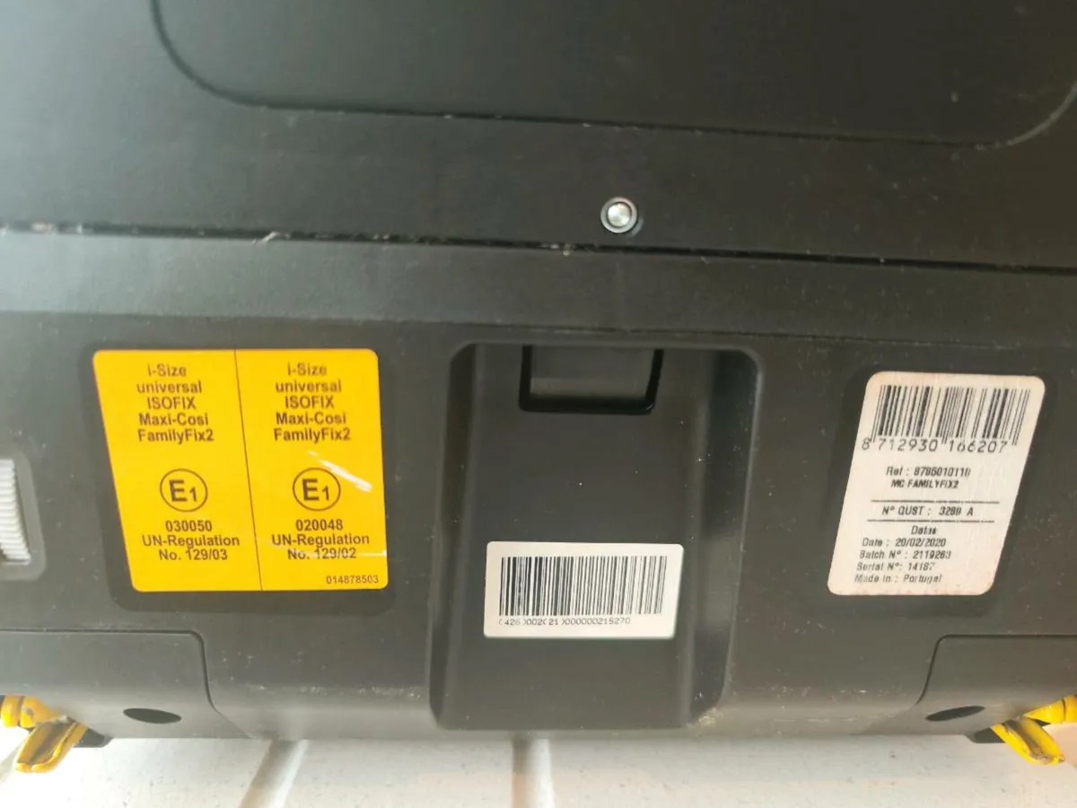 Maxi Cosi Car Seat and Maxi Cosi Isofix Base - Image 4