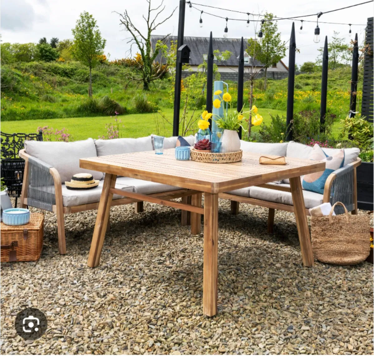 Garden table - Image 1