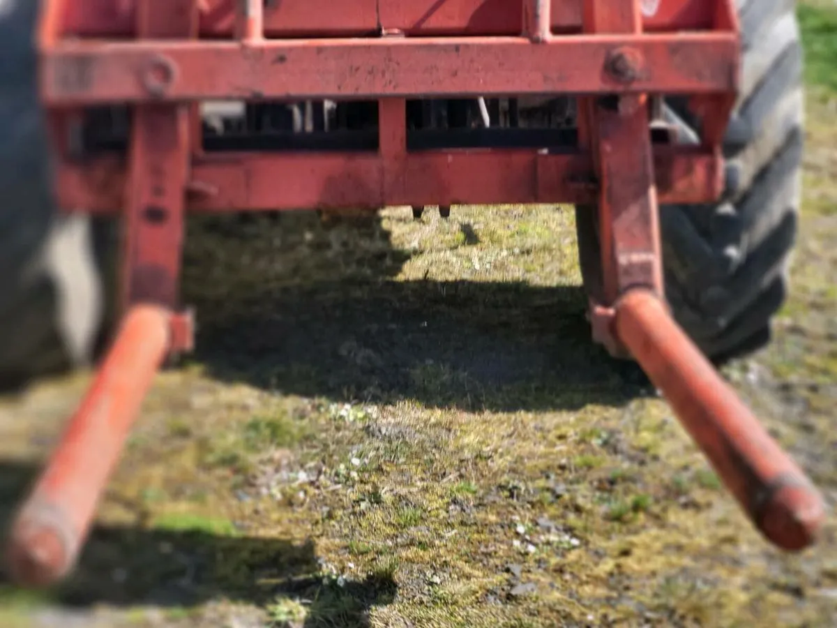 Bale stacker - Image 3